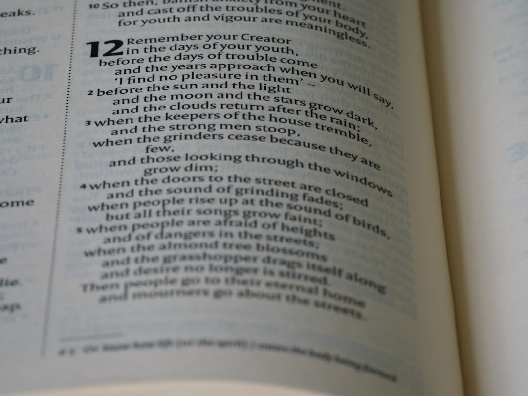 Photo Cialdinis 6 Principles of Persuasion